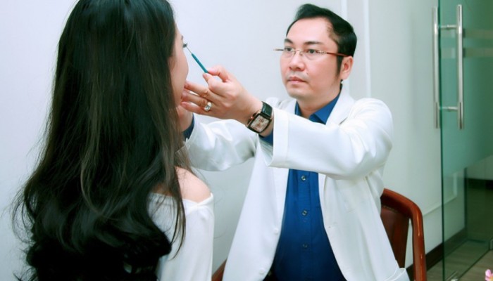 Bàn tay vàng PTTM – Bác sĩ nâng mũi đẹp ở tphcm được mệnh dành là bác sĩ xuất sắc nhất năm 2016